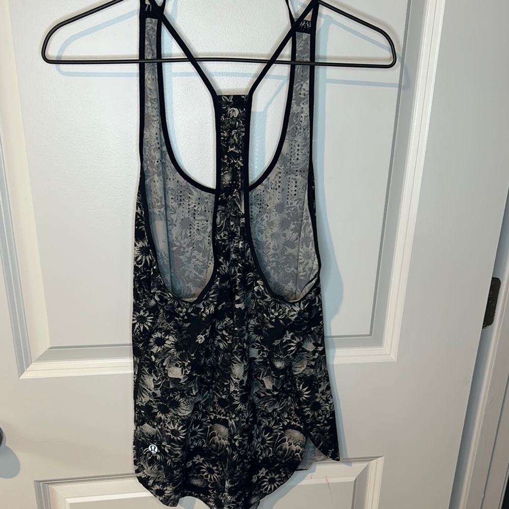 Lululemon Athletica Black and Gray Floral Laser cut running flowy Tank Top - Picture 3 of 5